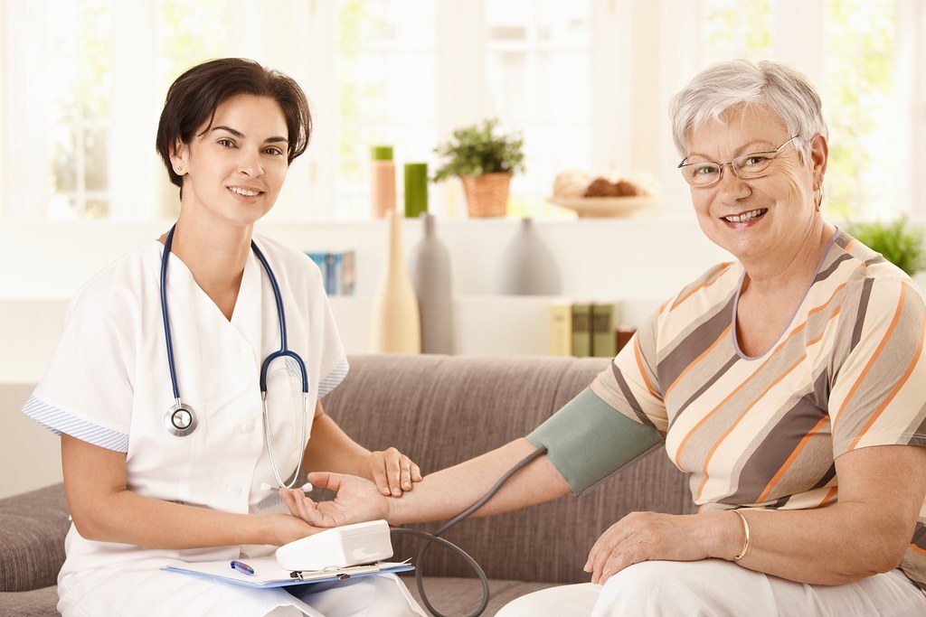 How In-Home Care Helps Fort Worth Seniors Avoid Unsafe Daily Routines