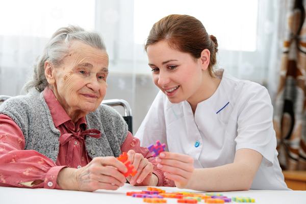 Compassionate memory care caregiver supporting a senior with dementia at home in Dallas